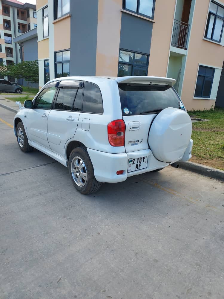 Japan Toyota Rav4 - view 3