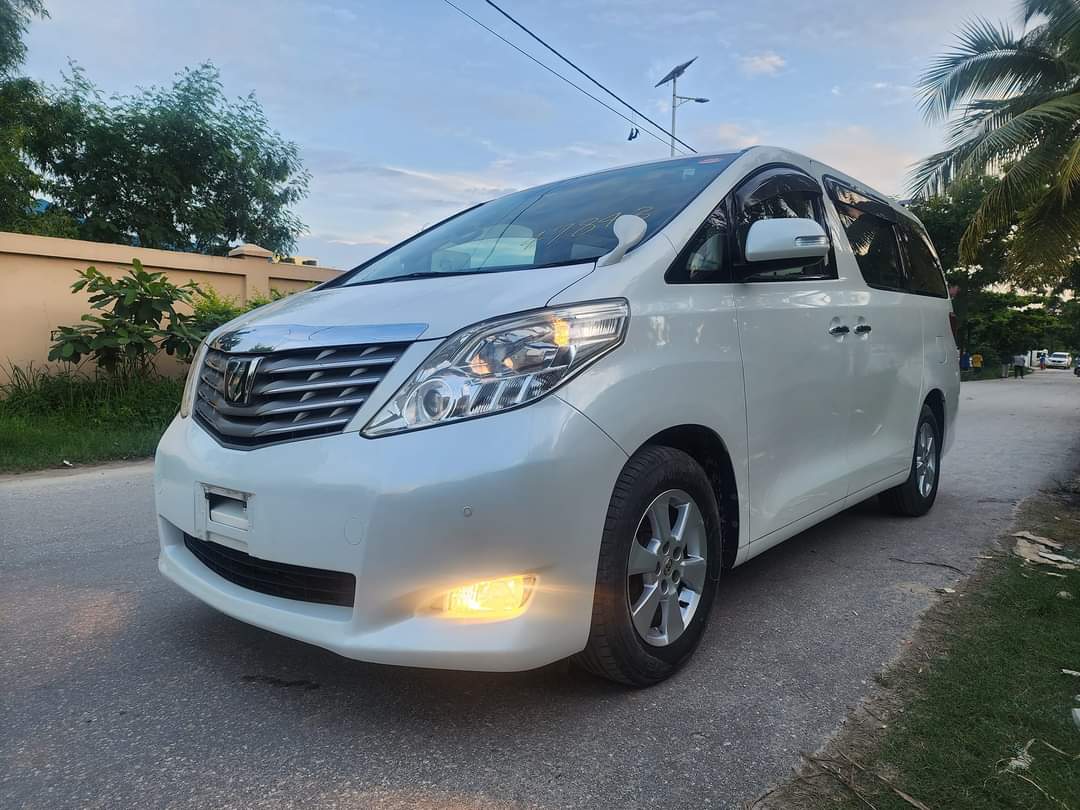 Alphard Toyota - view 2