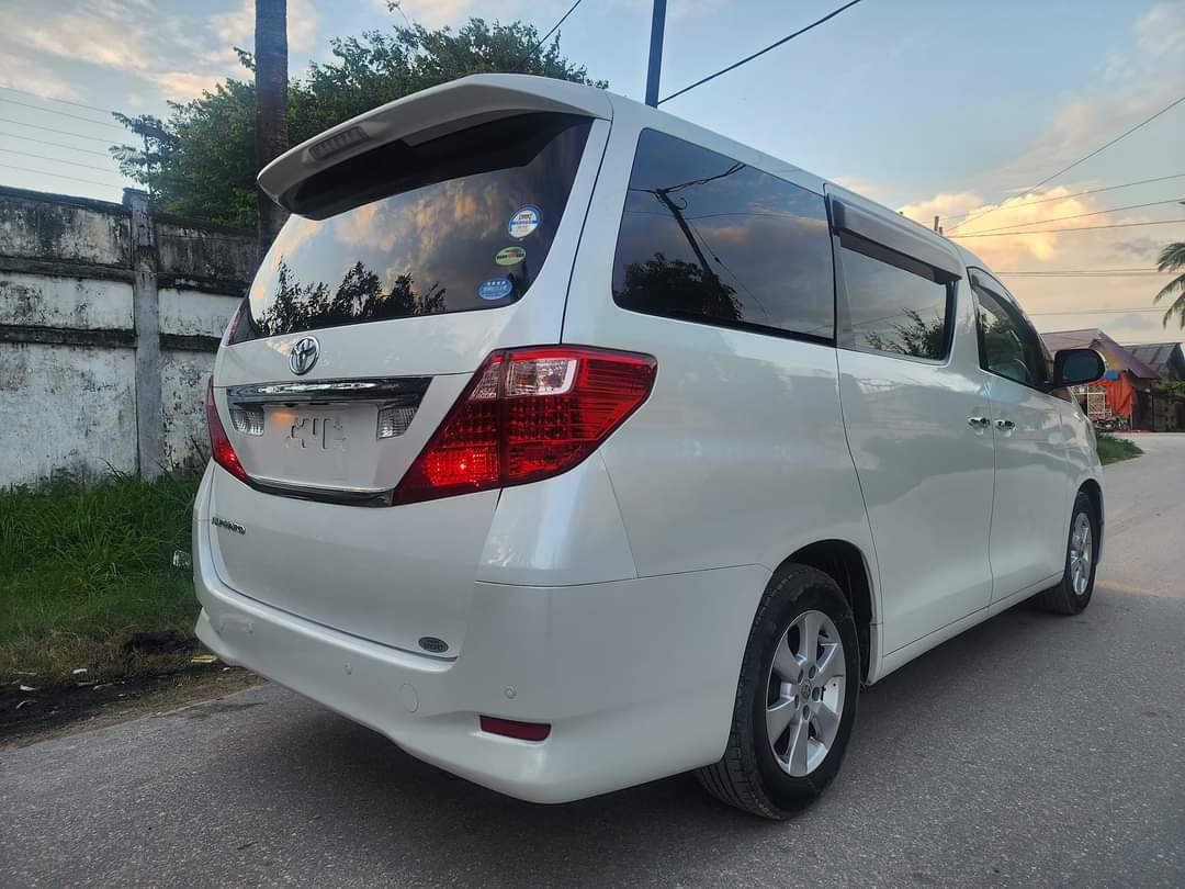 Alphard Toyota - view 3